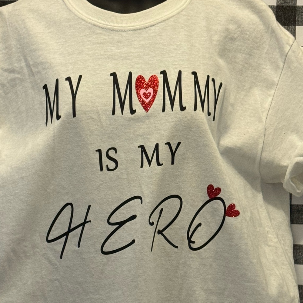 White 'My Mommy is My Hero' Short Sleeve Tee